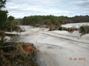 Above is the main road in the area of the fishermen's walkway, that is a piece of it in the left side. The sand was almost 7 feet deep